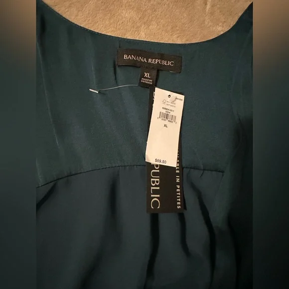 Emerald green wrap top - Picture 2 of 5